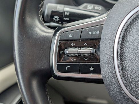 Used 2024 Kia Carnival LX image 21