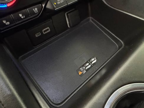 Used 2022 GMC Yukon XL SLT image 21