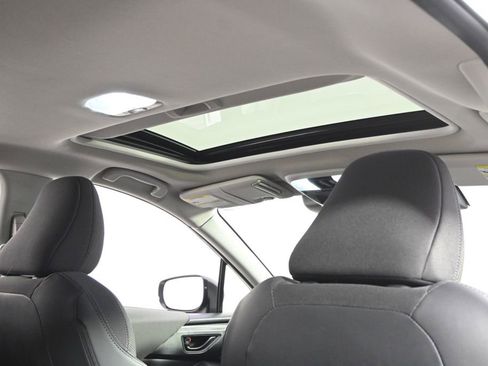 Used 2024 Subaru Crosstrek 2.0i Premium image 17