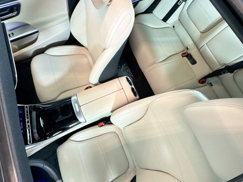 Certified 2025 Mercedes-Benz C 300 Sedan image 20