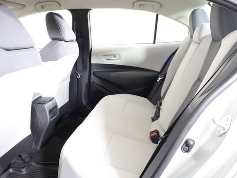 Used 2021 Toyota Corolla LE image 30