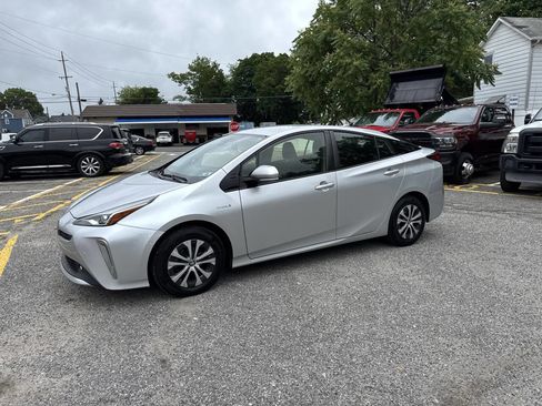 Used 2019 Toyota Prius LE image 30