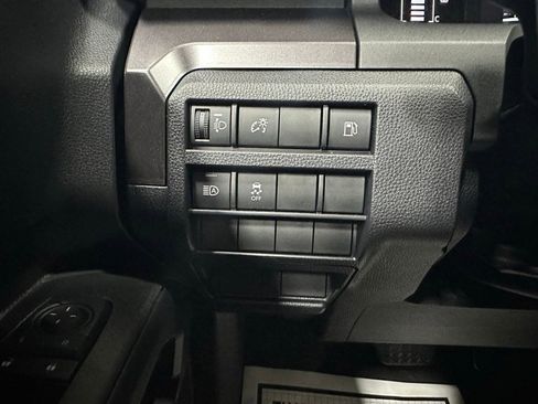 Used 2025 Toyota 4Runner SR5 AWD/4WD image 17