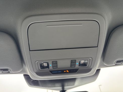 Certified 2024 Ford Explorer XLT AWD/4WD image 30