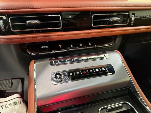Used 2025 Lincoln Aviator Reserve w/ Illumination Package image 21