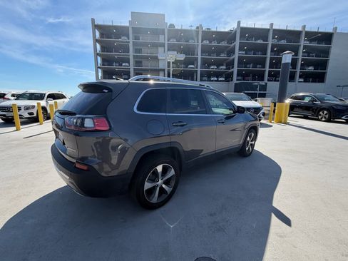 Used 2019 Jeep Cherokee Limited image 4