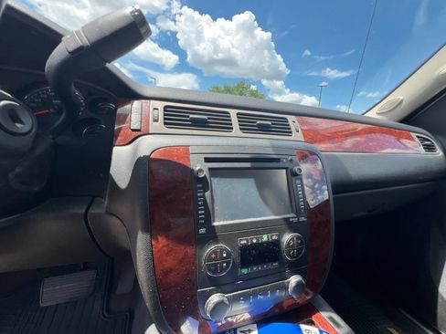 Used 2013 Chevrolet Avalanche LTZ AWD/4WD image 21