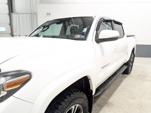 Used 2018 Toyota Tacoma TRD Sport image 7
