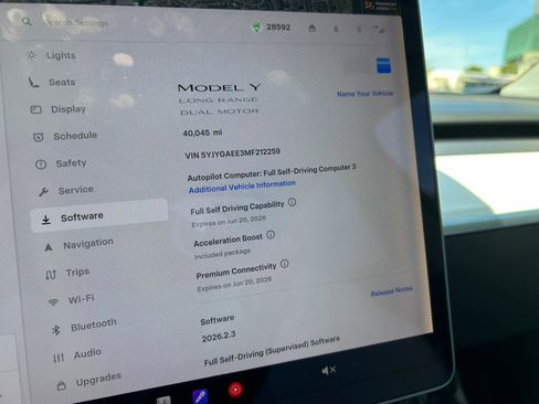 Used 2021 Tesla Model Y Long Range image 32