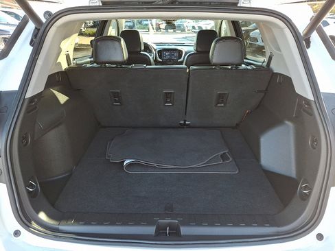 Used 2022 GMC Terrain SLT w/ Infotainment Package II image 32