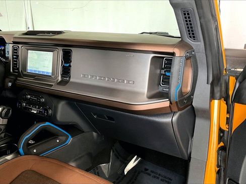 Used 2022 Ford Bronco Outer Banks image 16