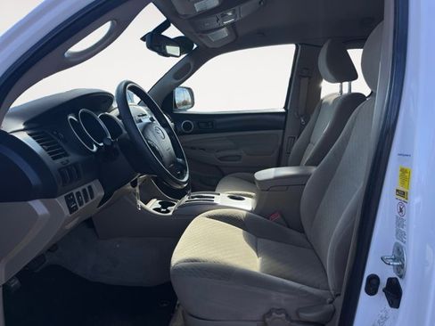 Used 2011 Toyota Tacoma PreRunner image 11