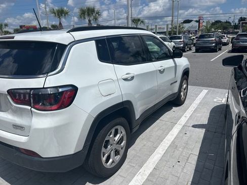 Used 2024 Jeep Compass Latitude AWD/4WD image 4