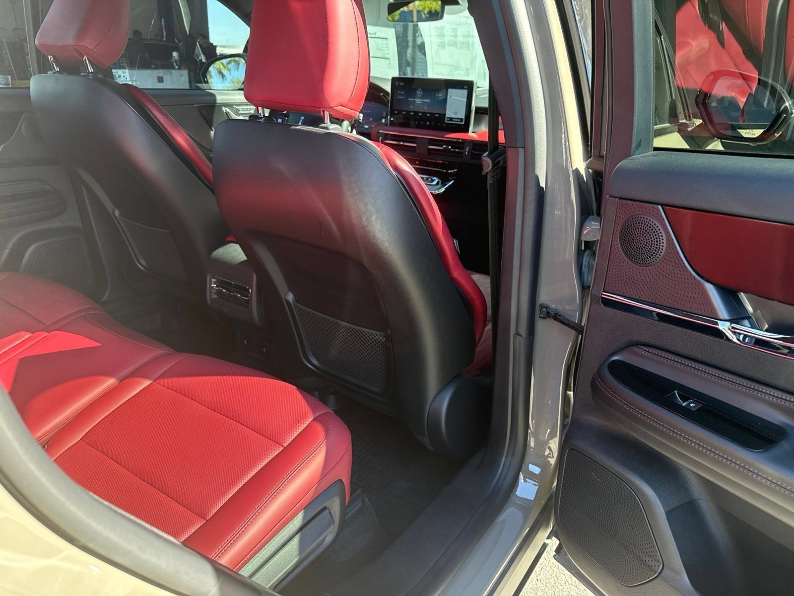 Certified 2025 Lincoln Corsair Reserve w/ Jet Appearance Package AWD/4WD image 14