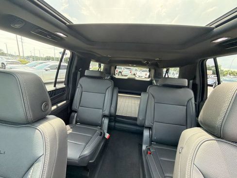 Certified 2021 GMC Yukon XL Denali w/ Denali Premium Package AWD/4WD image 28