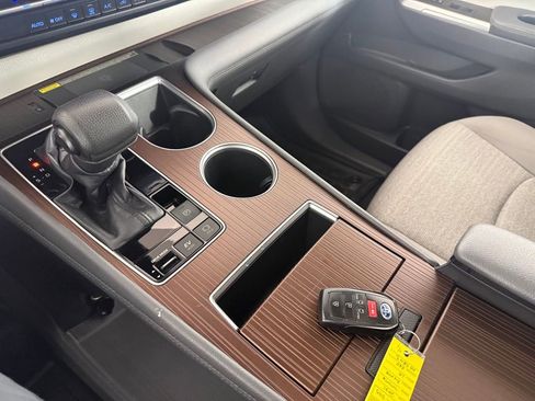 Used 2021 Toyota Sienna LE w/ LE Plus Package FWD image 28