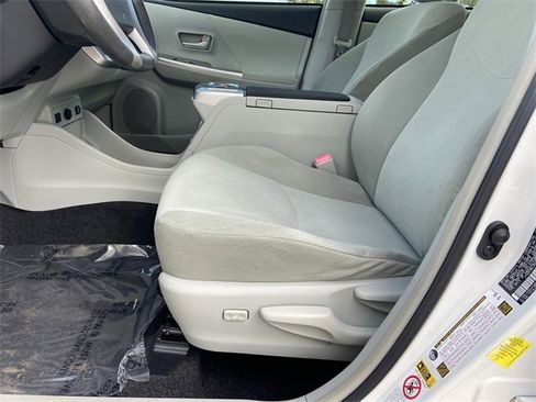 Used 2013 Toyota Prius V Three image 18