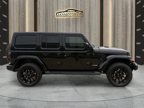 Used 2021 Jeep Wrangler Unlimited Sahara image 5