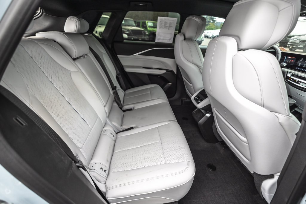 Used 2024 Cadillac Lyriq Sport RWD image 29