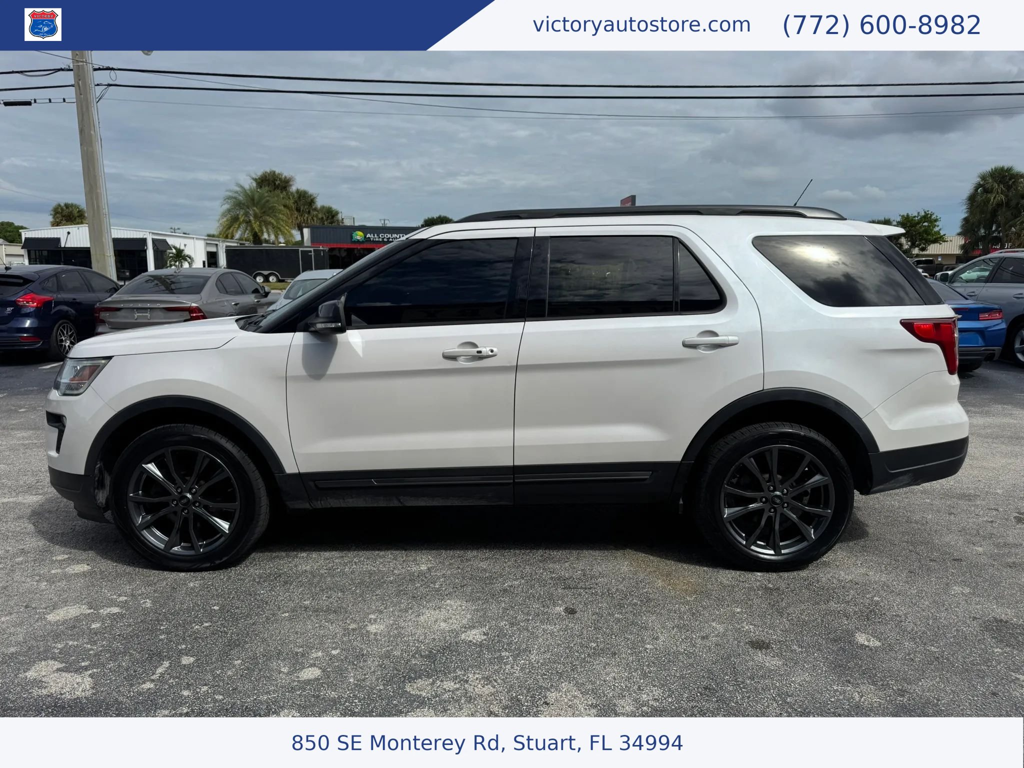 Used 2018 Ford Explorer XLT w/ Equipment Group 202A AWD/4WD image 4