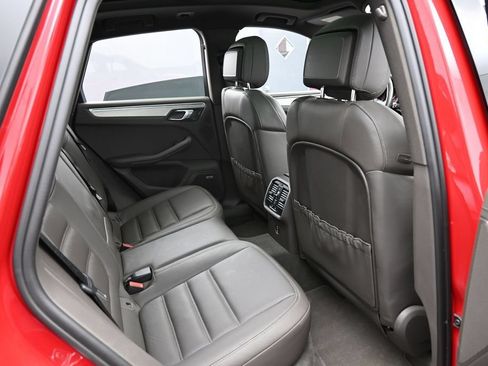 Certified 2022 Porsche Macan S AWD/4WD image 28
