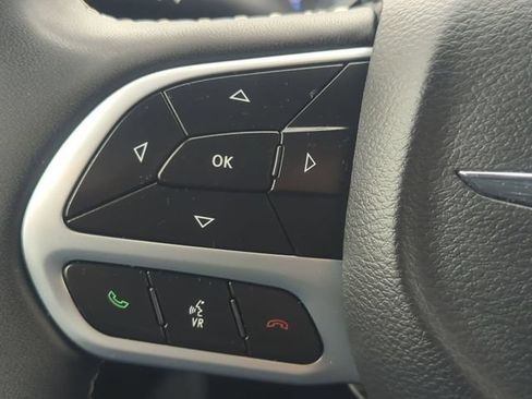 Used 2024 Chrysler Pacifica Touring-L FWD image 15