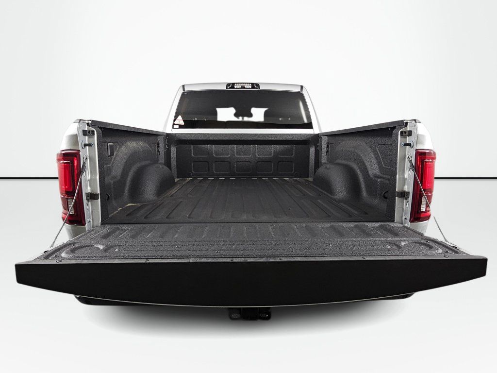 New 2026 RAM 3500 Big Horn AWD/4WD image 18