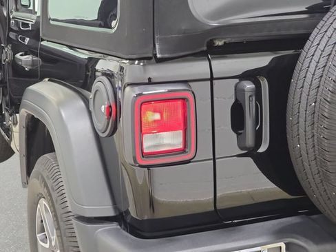 Used 2022 Jeep Wrangler Unlimited Sport AWD/4WD image 33