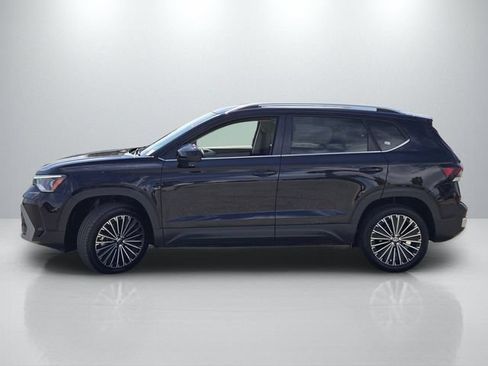 Used 2025 Volkswagen Taos SE FWD image 7