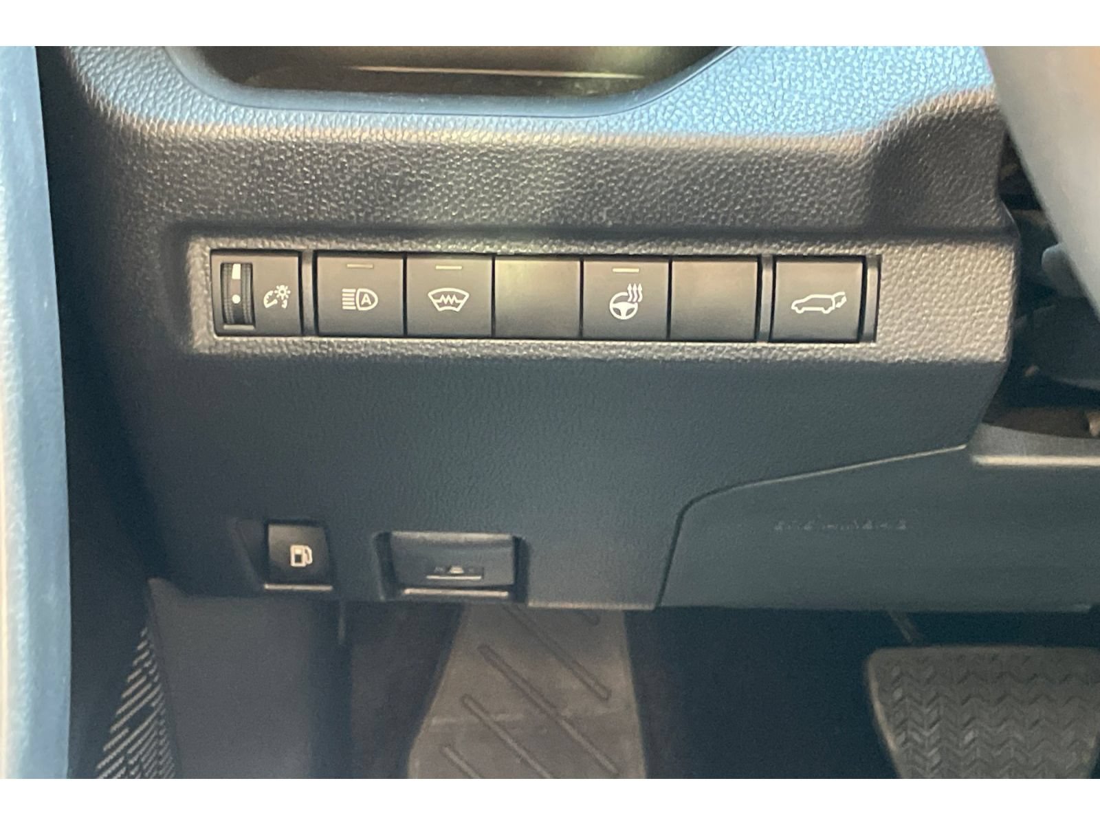 Used 2024 Toyota RAV4 XLE Premium w/ Weather Package AWD/4WD image 40