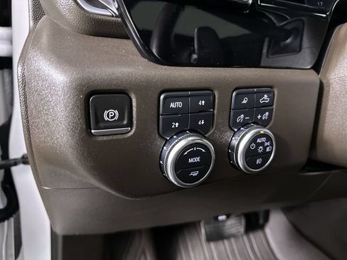 Used 2022 GMC Sierra 1500 SLT AWD/4WD image 18