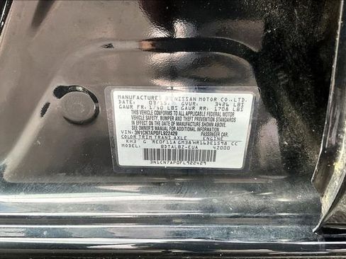 Used 2015 Nissan Versa SV FWD image 4