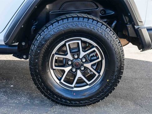 Used 2024 Jeep Wrangler Rubicon image 10