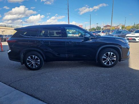 Used 2021 Toyota Highlander XLE image 6