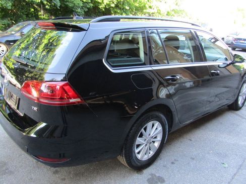 Used 2017 Volkswagen Golf S FWD image 16