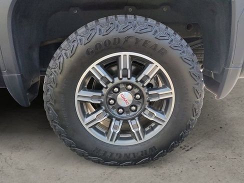 Used 2024 GMC Sierra 1500 AT4 w/ Technology Package image 14
