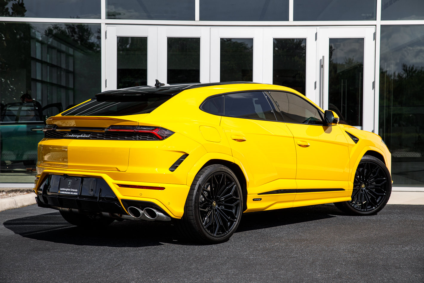 Used 2025 Lamborghini Urus S AWD/4WD image 17