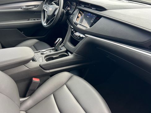 Certified 2025 Cadillac XT6 Luxury image 17