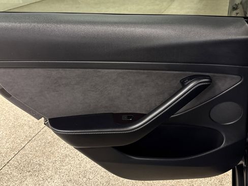 Used 2023 Tesla Model 3 Standard Range image 9