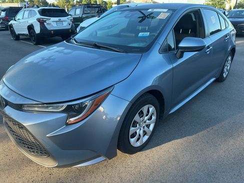 Used 2022 Toyota Corolla LE FWD image 3