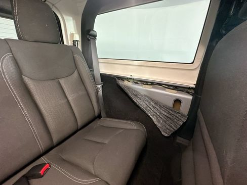 Used 2017 Jeep Wrangler Sahara w/ Connectivity Group AWD/4WD image 14