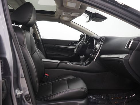 Used 2023 Nissan Maxima SL FWD image 11