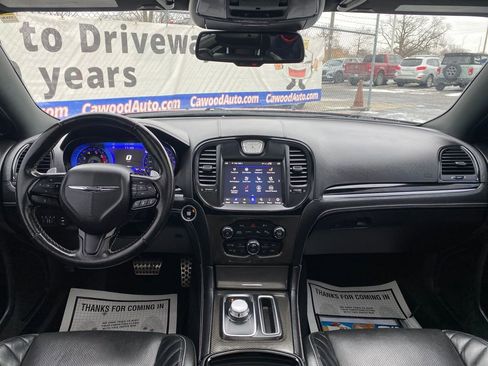 Used 2023 Chrysler 300 C image 23