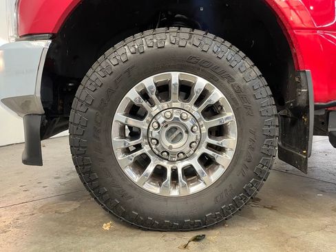 Used 2020 Ford F350 Lariat w/ Chrome Package image 16