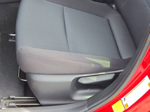 Used 2024 Toyota Prius LE FWD image 31