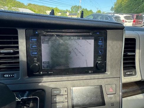 Used 2017 Toyota Sienna XLE Premium AWD/4WD image 15