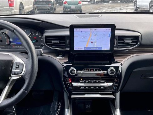 Used 2023 Ford Explorer Limited image 12