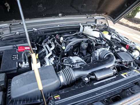 Used 2022 Jeep Wrangler Unlimited Sahara image 33