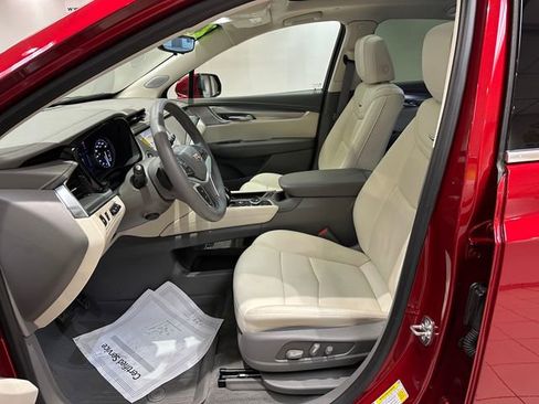 Used 2025 Cadillac XT5 Premium Luxury w/ Technology Package image 7