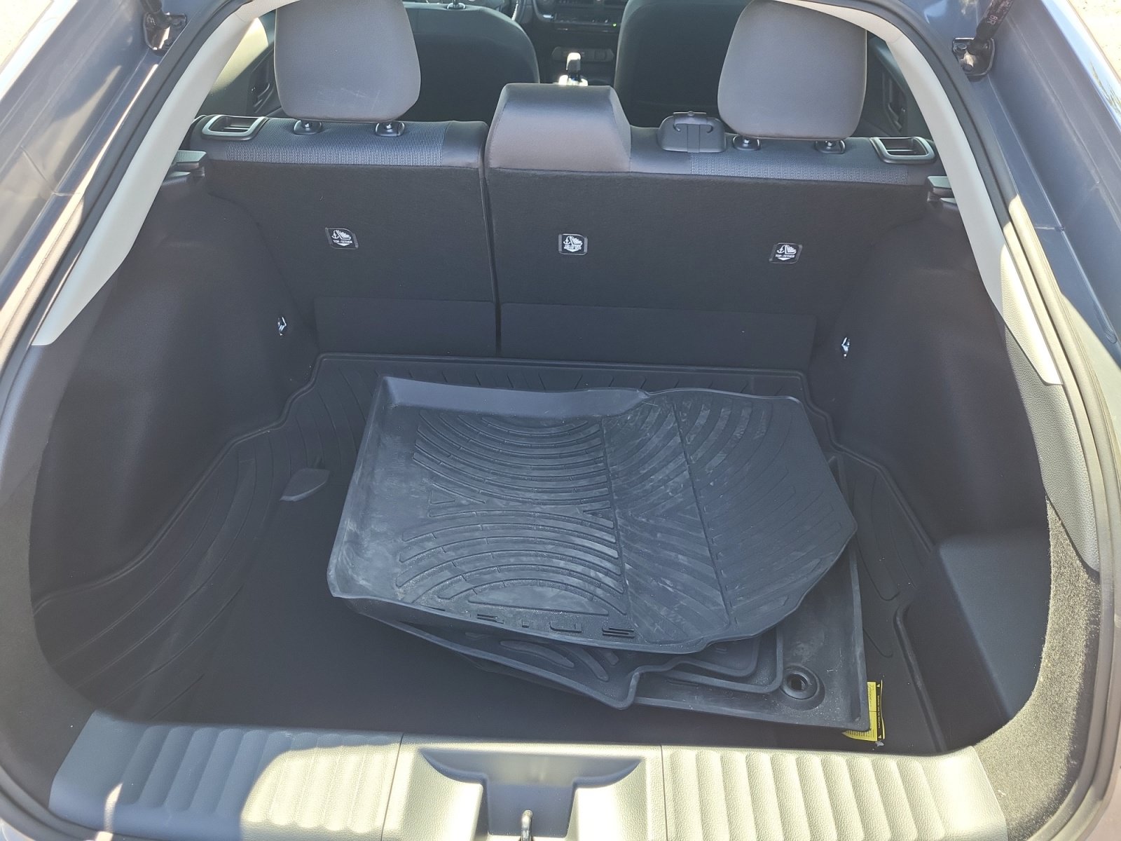 Used 2025 Toyota Prius LE FWD image 27